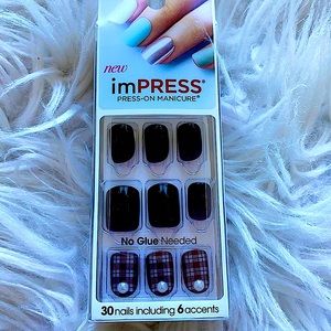 imPRESS 💅🏼 Press On Mani Plum Plaid Pearl